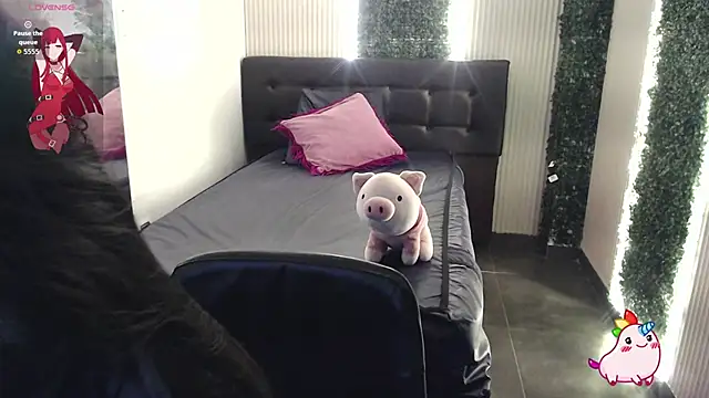 sophiaa 7 online show from February 25, 1:11 pm