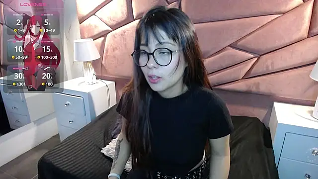 Snapshot of sophiaa_7 chatting on October 19, 1:25 pm sophiaa 7 online show from October 19, 1:25 pm
