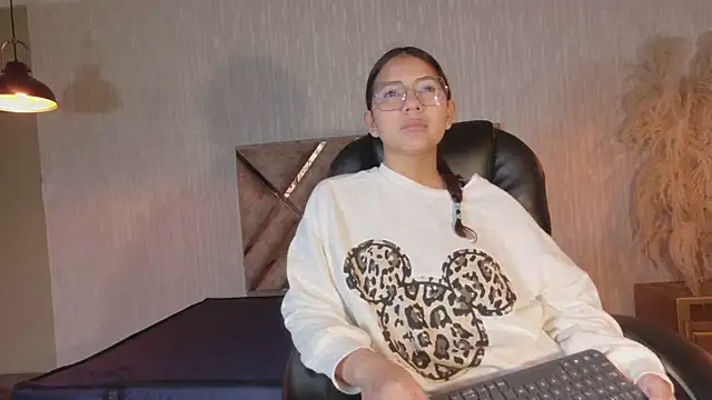Snapshot of angeles_azul chatting on June 30, 12:27 pm angeles azul online show from June 30, 12:27 pm