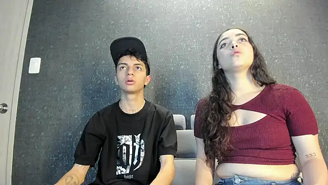 Snapshot of NickandAbby_ chatting on February 6, 7:21 pm NickandAbby online show from February 6, 7:21 pm