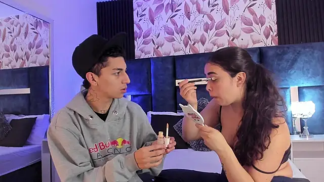 Snapshot of NickandAbby_ chatting on February 8, 12:36 pm NickandAbby online show from February 8, 12:36 pm