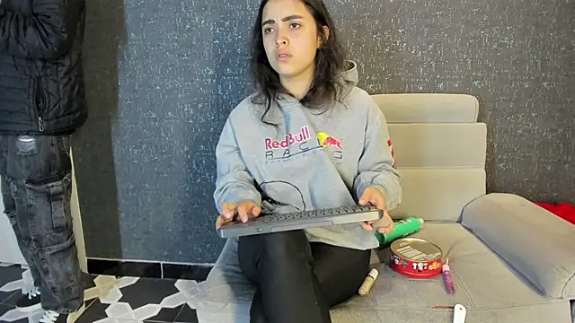 Snapshot of NickandAbby_ chatting on December 21, 12:07 pm NickandAbby online show from December 21, 12:07 pm