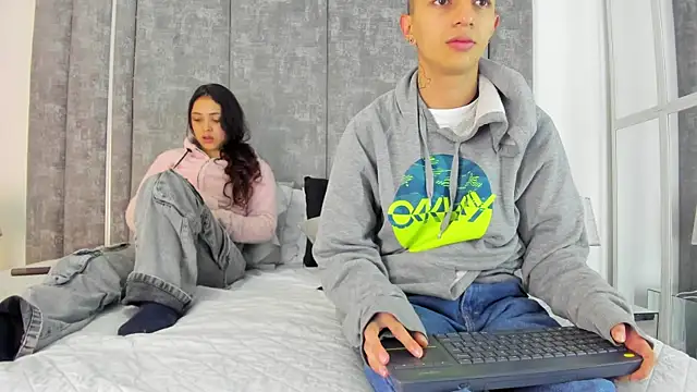 NickandAbby  online show from October 10, 11:33 am