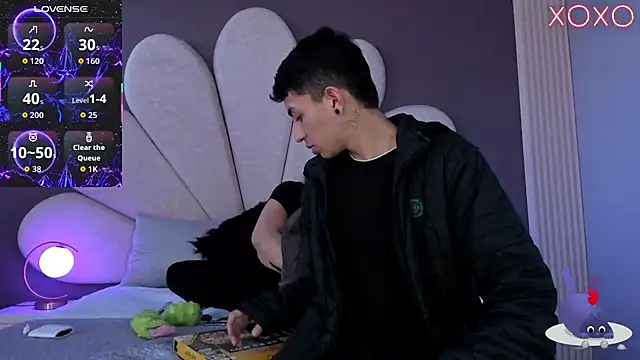 Snapshot of NickandAbby_ chatting on December 18, 12:09 pm NickandAbby online show from December 18, 12:09 pm