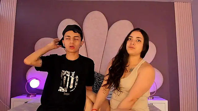 NickandAbby  online show from November 22, 11:42 am