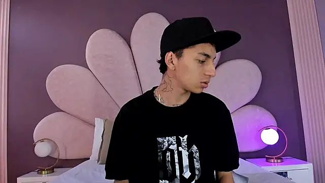 Snapshot of NickandAbby_ chatting on February 7, 12:24 pm NickandAbby online show from February 7, 12:24 pm