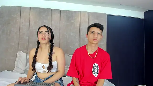 Snapshot of NickandAbby_ chatting on February 13, 8:42 pm NickandAbby online show from February 13, 8:42 pm