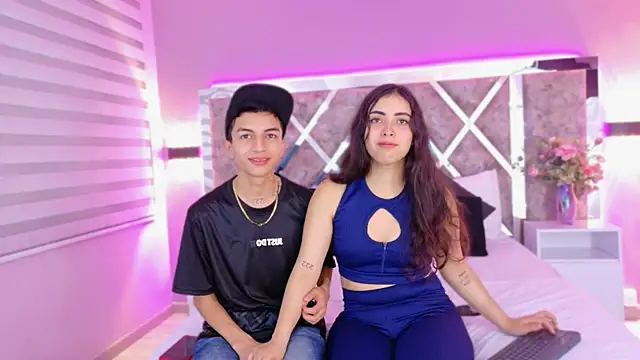 Snapshot of NickandAbby_ chatting on June 9, 8:21 pm NickandAbby online show from June 9, 8:21 pm