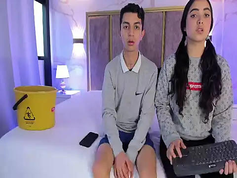 Snapshot of NickandAbby_ chatting on February 16, 8:51 pm NickandAbby online show from February 16, 8:51 pm