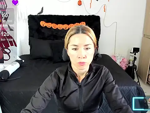 Snapshot of angie_blondies chatting on October 18, 2:41 pm angie blondies online show from October 18, 2:41 pm