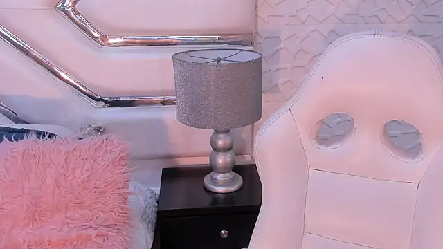 Snapshot of TatiLee chatting on November 11, 6:25 pm TatiLee online show from November 11, 6:25 pm