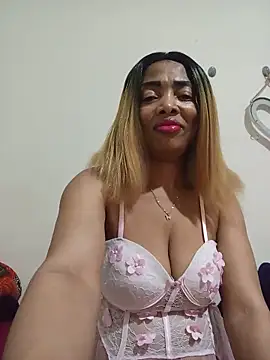 Snapshot of SEXYMOANSXX chatting on June 14, 6:09 pm SEXYMOANSXX online show from June 14, 6:09 pm