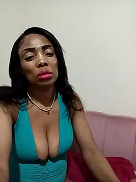 Snapshot of SEXYMOANSXX chatting on October 25, 1:05 am SEXYMOANSXX online show from October 25, 1:05 am