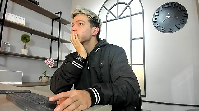 Snapshot of nicktorn chatting on February 1, 12:47 pm nicktorn online show from February 1, 12:47 pm