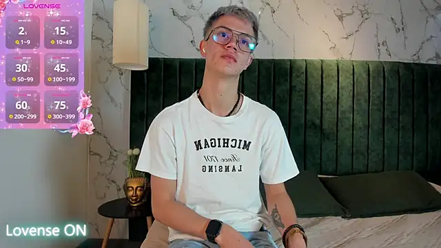 Snapshot of nicktorn chatting on February 9, 12:14 pm nicktorn online show from February 9, 12:14 pm