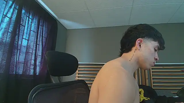 Snapshot of PaulEvens chatting on May 25, 2:05 pm PaulEvens online show from May 25, 2:05 pm