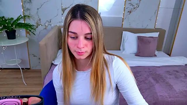 SweetyLicky online show from April 20, 4:08 pm