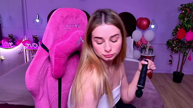 SweetyLicky online show from November 20, 4:07 pm