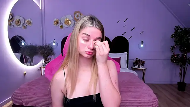 SweetyLicky online show from October 28, 4:17 pm