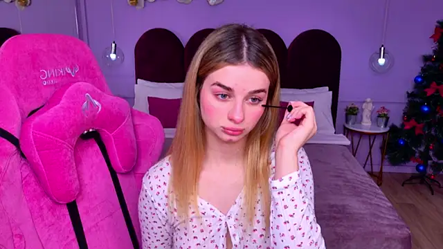 SweetyLicky online show from December 15, 4:24 pm