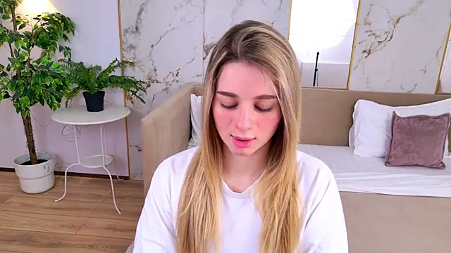 SweetyLicky online show from April 8, 4:08 pm