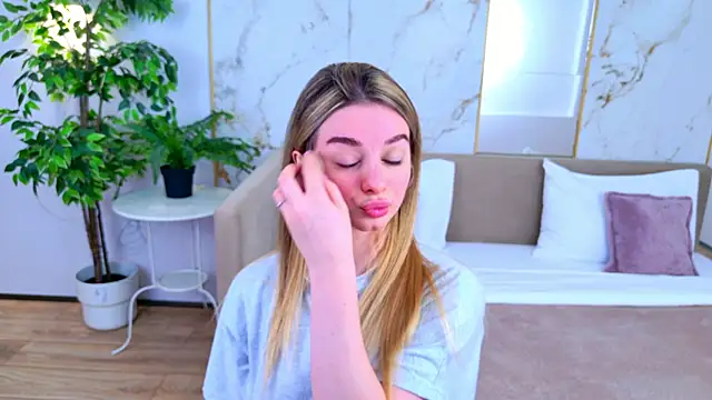 SweetyLicky online show from March 20, 4:19 pm