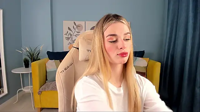 SweetyLicky online show from November 3, 4:10 pm