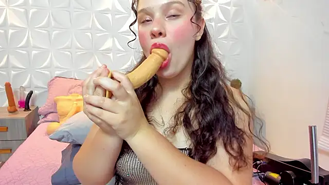 salem cute online show from February 16, 7:45 pm