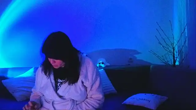 Bella Hillss online show from February 9, 7:12 pm