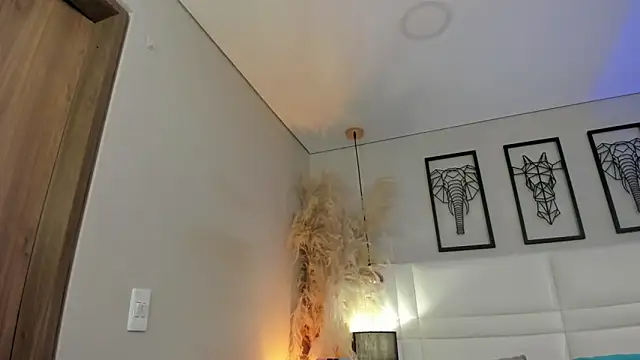 Snapshot of Viollet_xoxo chatting on November 28, 12:44 am Viollet xoxo online show from November 28, 12:44 am