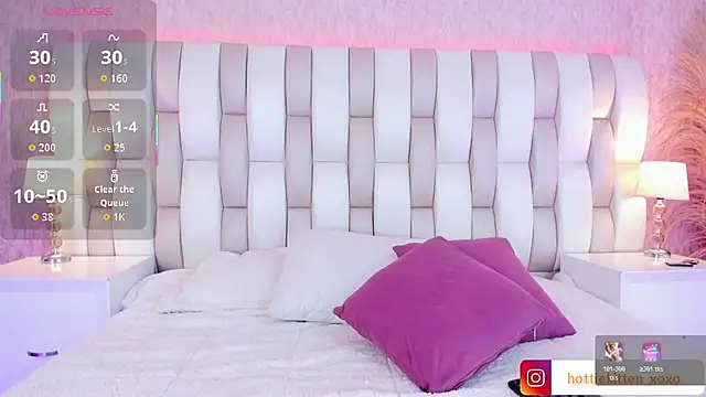 Viollet xoxo online show from February 5, 7:32 pm