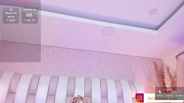 Viollet xoxo online show from February 8, 12:03 pm