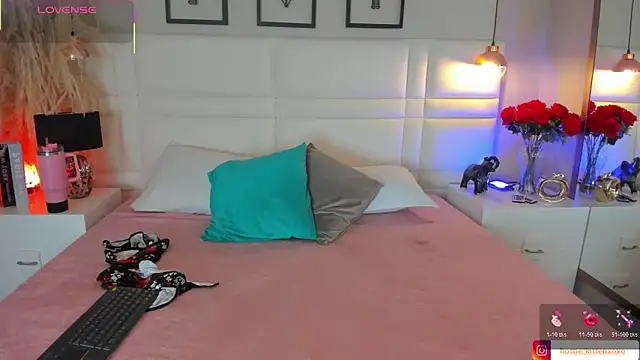 Snapshot of Viollet_xoxo chatting on November 22, 7:24 pm Viollet xoxo online show from November 22, 7:24 pm