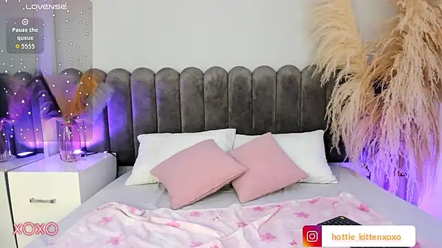 Snapshot of Viollet_xoxo chatting on September 10, 7:57 pm Viollet xoxo online show from September 10, 7:57 pm