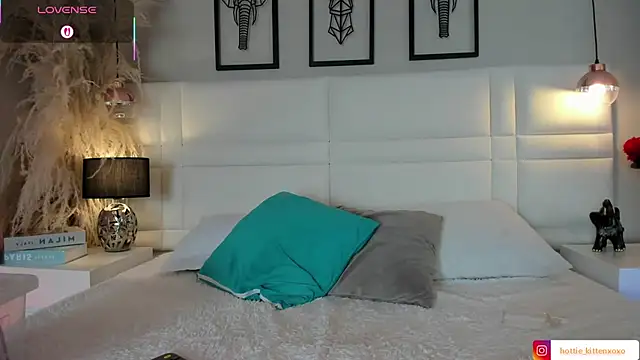 Snapshot of Viollet_xoxo chatting on November 28, 8:20 pm Viollet xoxo online show from November 28, 8:20 pm