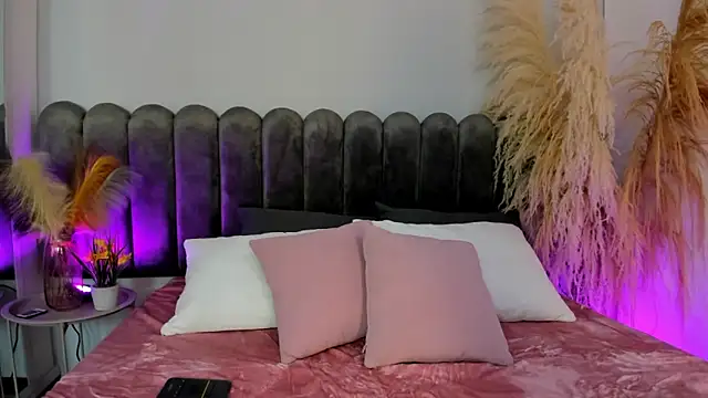 Snapshot of Viollet_xoxo chatting on September 19, 7:51 pm Viollet xoxo online show from September 19, 7:51 pm