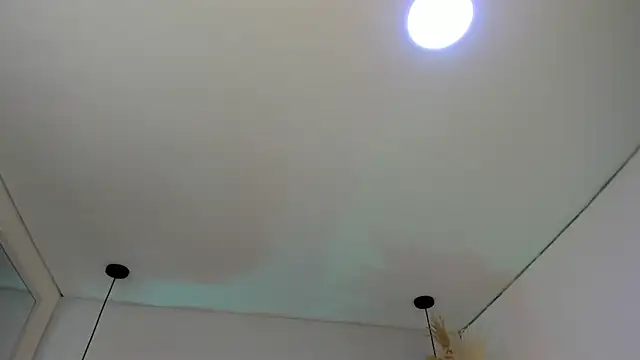 Snapshot of Viollet_xoxo chatting on October 3, 8:32 pm Viollet xoxo online show from October 3, 8:32 pm