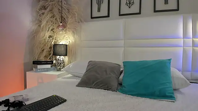 Snapshot of Viollet_xoxo chatting on December 5, 8:06 pm Viollet xoxo online show from December 5, 8:06 pm