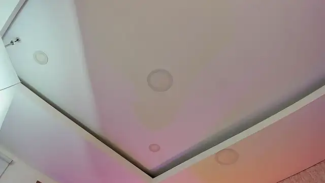 Viollet xoxo online show from February 16, 7:45 pm