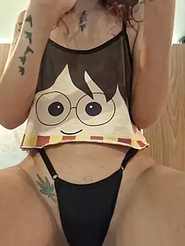 Snapshot of tinkerlu chatting on February 5, 7:37 am tinkerlu online show from February 5, 7:37 am