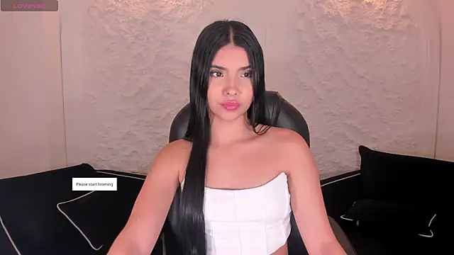 Snapshot of MiaLaurence chatting on April 28, 7:29 pm MiaLaurence online show from April 28, 7:29 pm