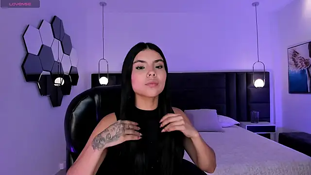 Snapshot of MiaLaurence chatting on May 30, 7:08 pm MiaLaurence online show from May 30, 7:08 pm