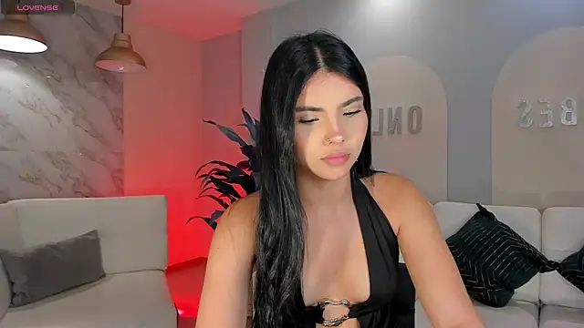 Snapshot of MiaLaurence chatting on May 23, 11:42 am MiaLaurence online show from May 23, 11:42 am