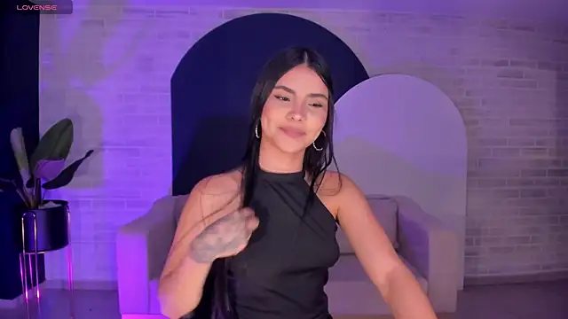 MiaLaurence online show from February 13, 7:25 pm