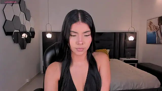 Snapshot of MiaLaurence chatting on July 12, 5:14 pm MiaLaurence online show from July 12, 5:14 pm