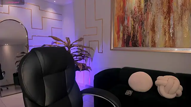 MiaLaurence online show from November 7, 7:40 pm