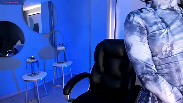 MiaLaurence online show from November 2, 11:37 am