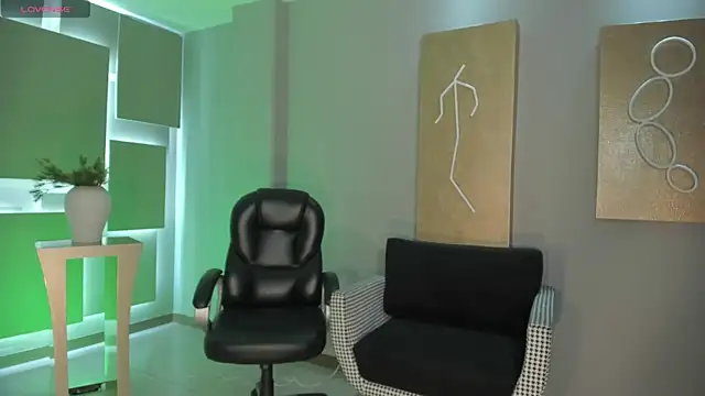 MiaLaurence online show from November 12, 7:29 pm