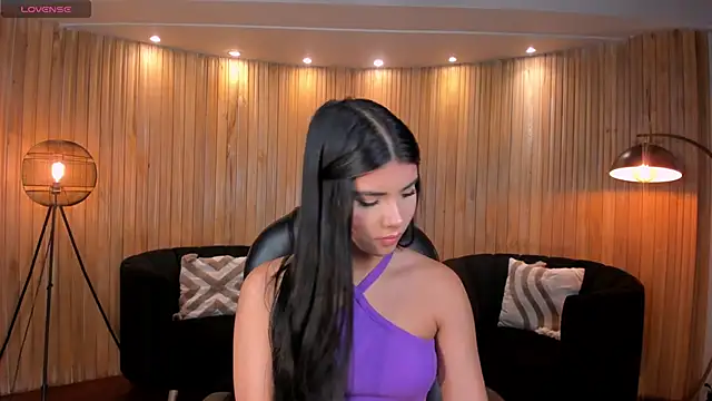 Snapshot of MiaLaurence chatting on May 2, 7:19 pm MiaLaurence online show from May 2, 7:19 pm