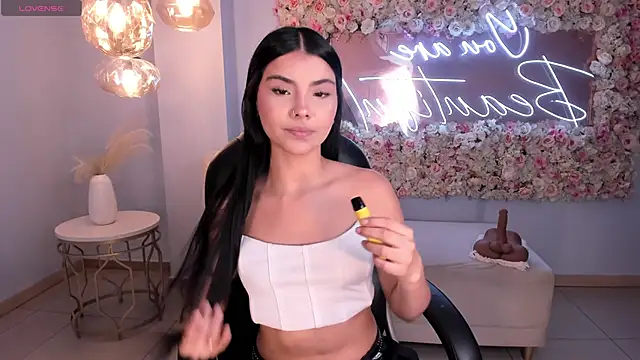 MiaLaurence online show from March 26, 7:12 pm